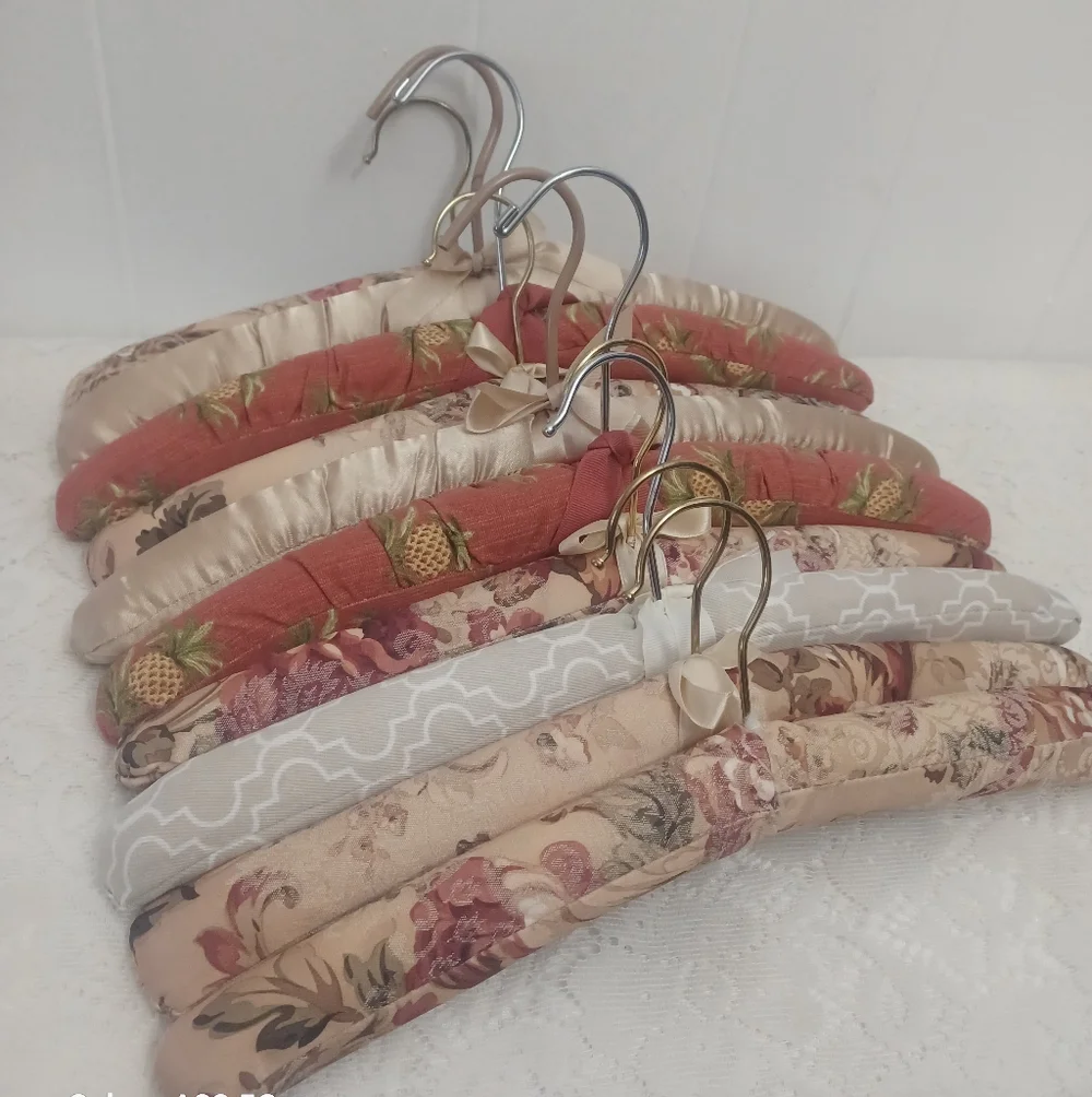 10 Padded Fabric Hangers - Picture 1 of 3